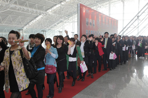 2011年4月10日下午，中脉科技全国市场业务峰会在南京国展中心成功落幕。一场健康思想盛宴和产品信息大餐让与会近3000名经销商收获良多。峰会总结过去，激励未来，传播健康理念，发布最新
