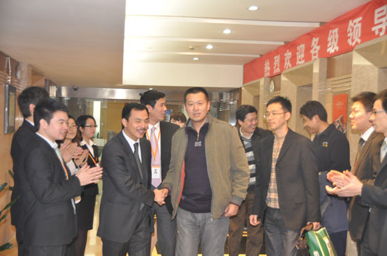 11月29日，江苏省和南京市公平交易局的领导一行，视察了中脉公司，参观了产品展示区和生态养生馆，对养生馆的建设以及中脉直销工作的开展给予了肯定。