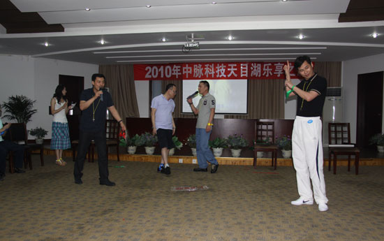 7月3日至4日，中脉科技中国区总裁张琦携公司高管、员工共150余人，前往溧阳，进行了为期两天一夜的天目湖乐享之旅。