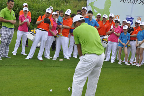 7月29日是一个让中脉人骄傲的日子，中脉高尔夫球俱乐部暨球队成立仪式在享誉盛名的“中国双十佳高尔夫球会”狮子湖乡村高尔夫俱乐部举行。