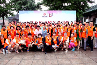 7月23日，中脉科技北京分公司组织公司员工和当地经销商，一行40余人来到了北京市通州区马驹桥镇敬老院，为这里的孤寡老人们送去了炎炎夏日的关怀与问候。