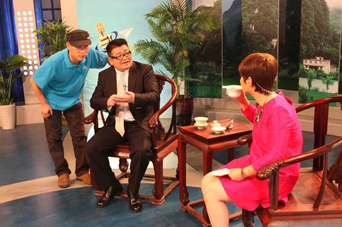 6月24日，重庆电视台新财经频道《成长路上》栏目专访中脉国际副董事长周希俭，重庆地区部分经销商代表在演播现场参与了节目录制。